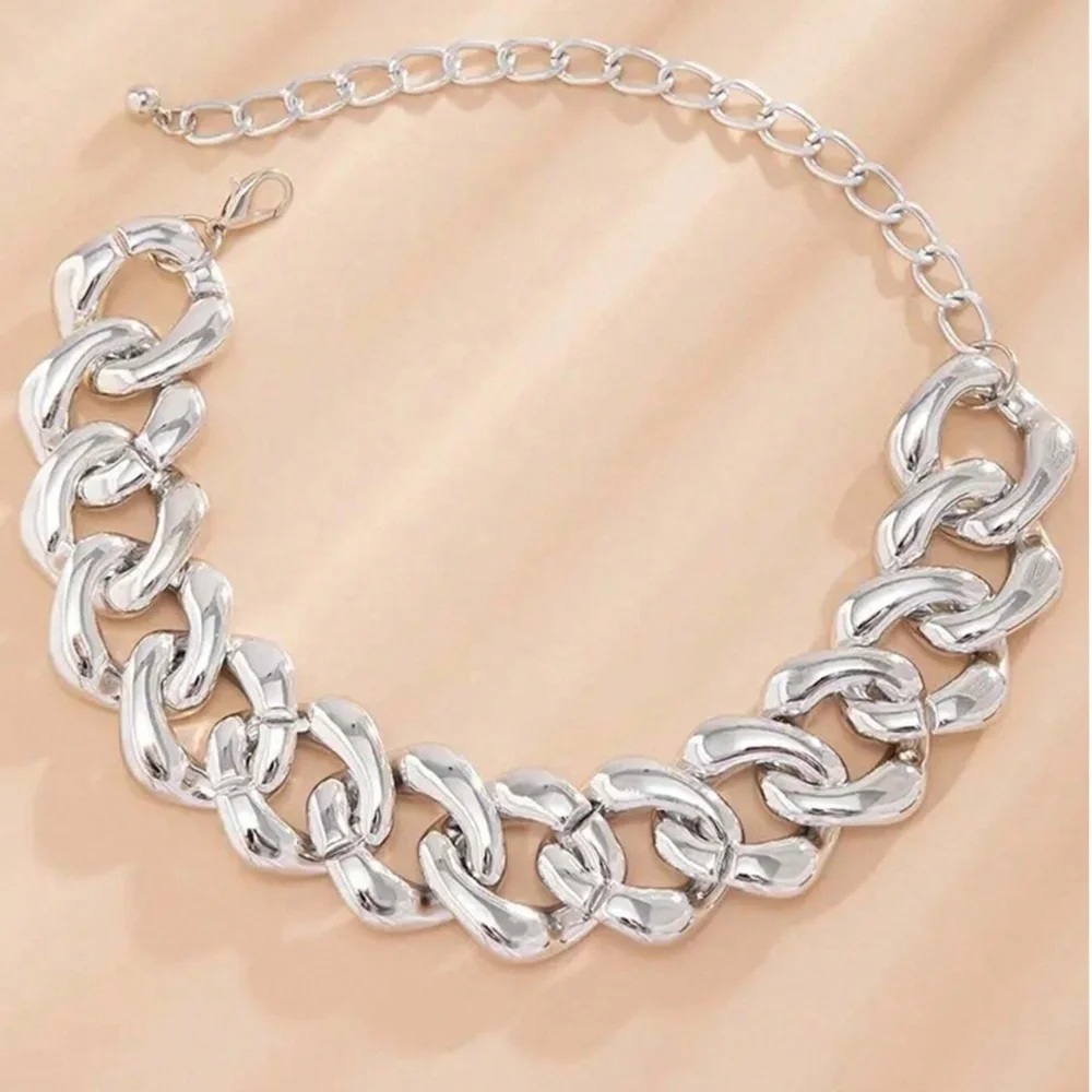 Chunky Gold Chain Statement Necklace - Picture 5 of 5